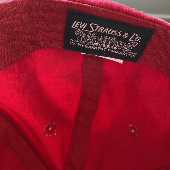 Levi’s red snap back hat - Picture 4 of 5